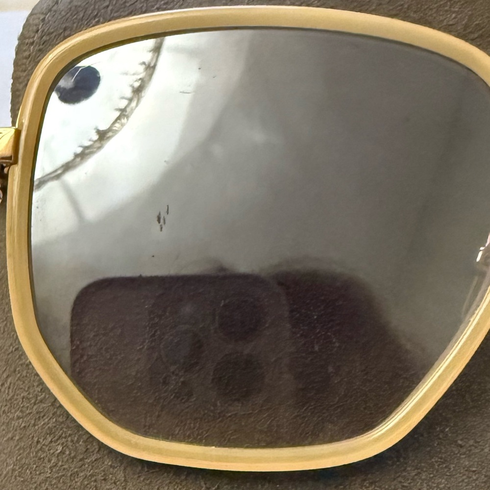 QUAY Reflective Oversized Trendy Sunglasses - Picture 5 of 5